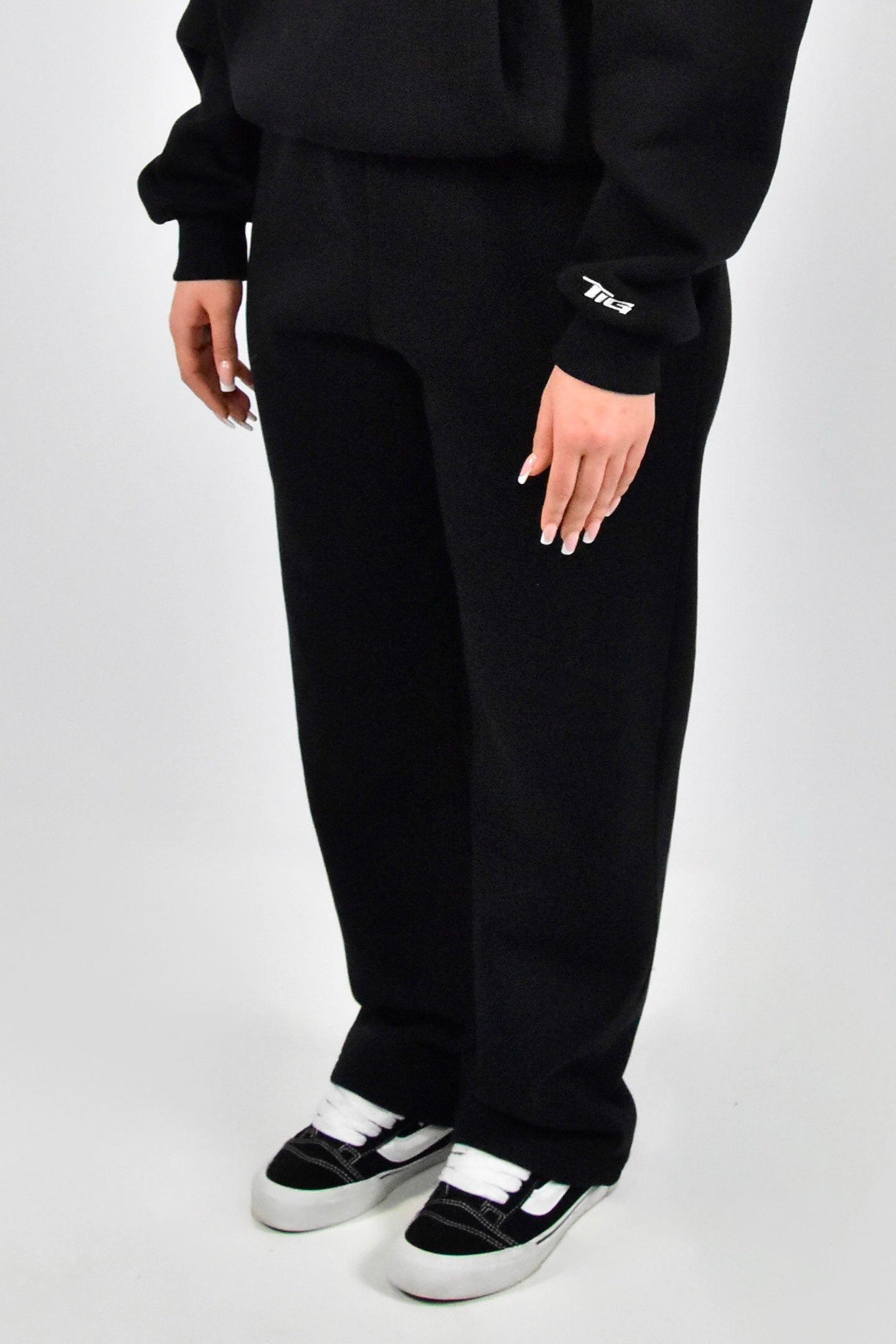 OPEN LEG JOGGER BLACK