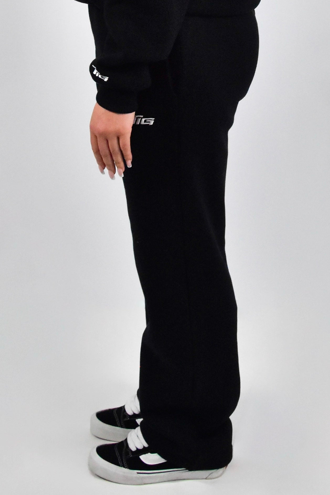 OPEN LEG JOGGER BLACK