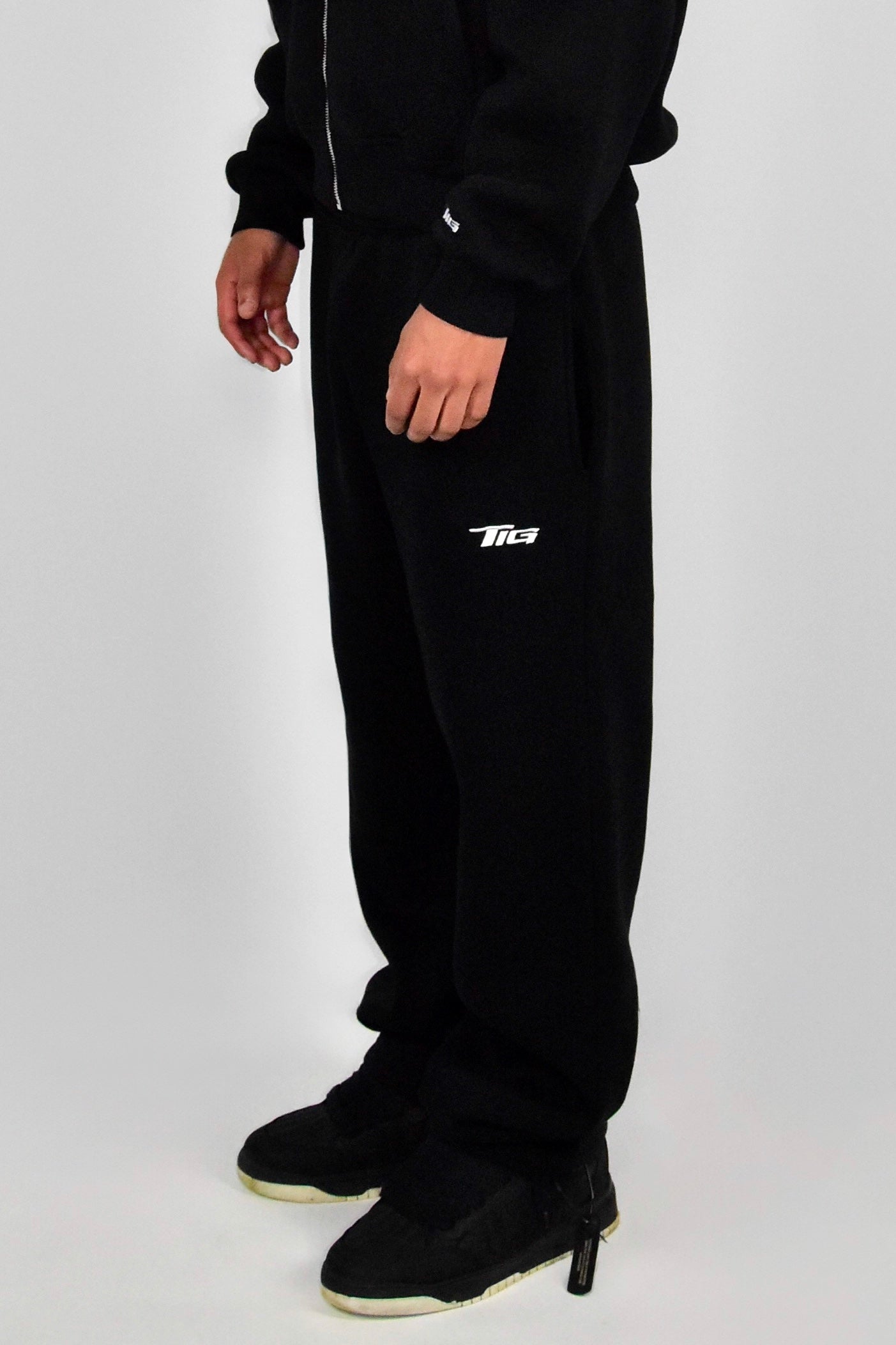 OPEN LEG JOGGER BLACK