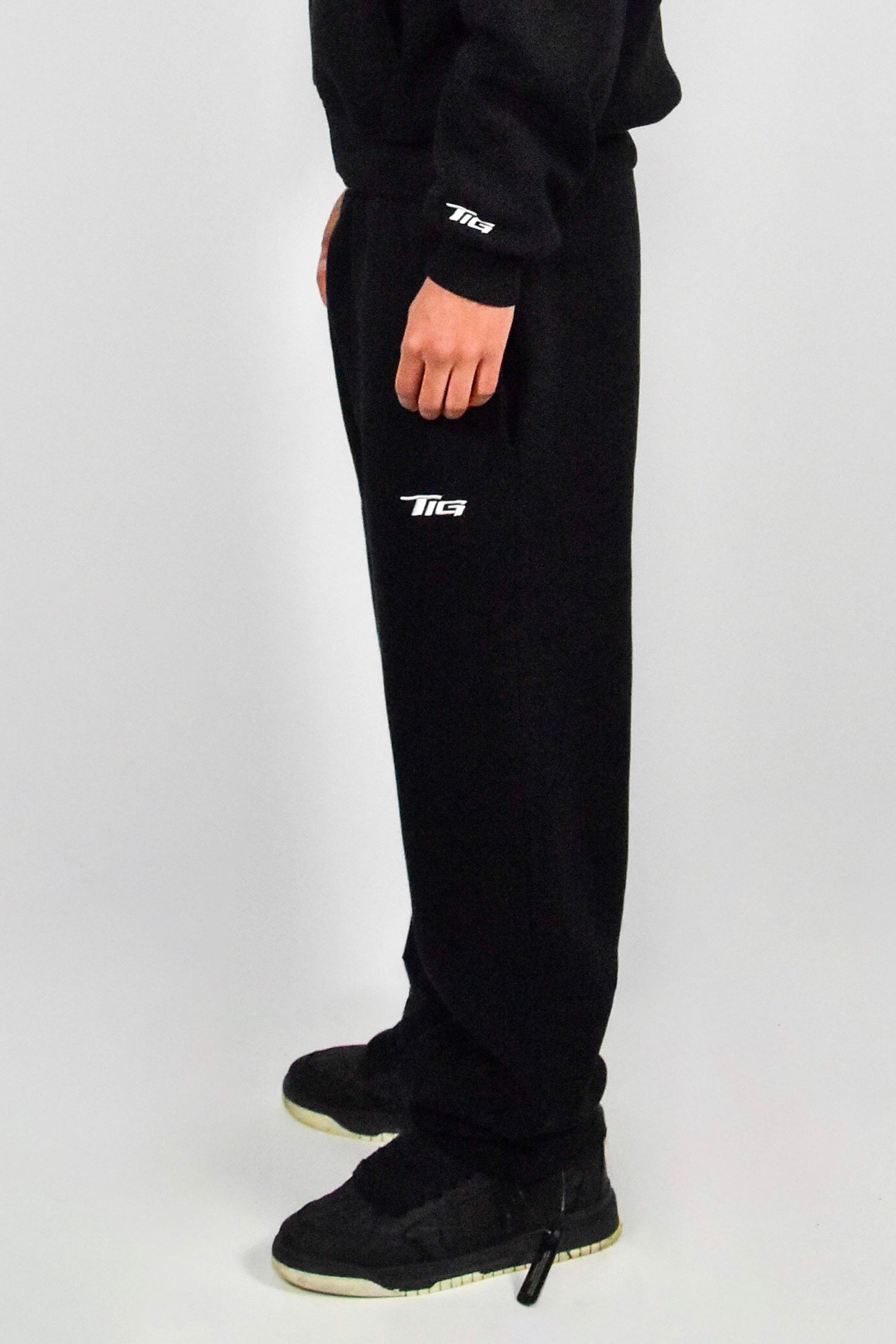 OPEN LEG JOGGER BLACK